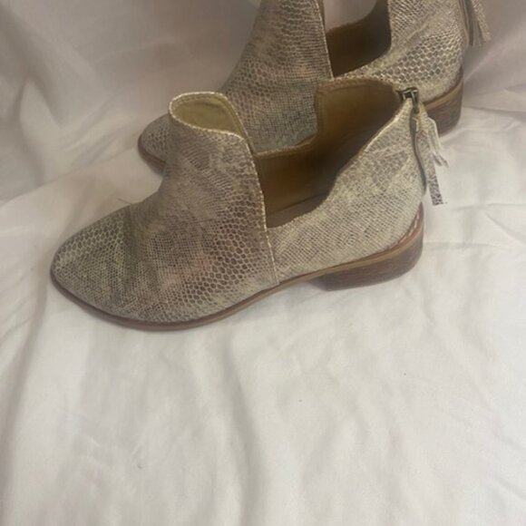 CHA CHA Metallic (Silver) LEATHER Booties, size 7 - Picture 4 of 7